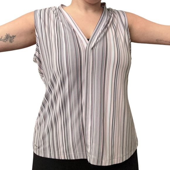 Striped Sleeveless Blouse - Picture 3 of 12